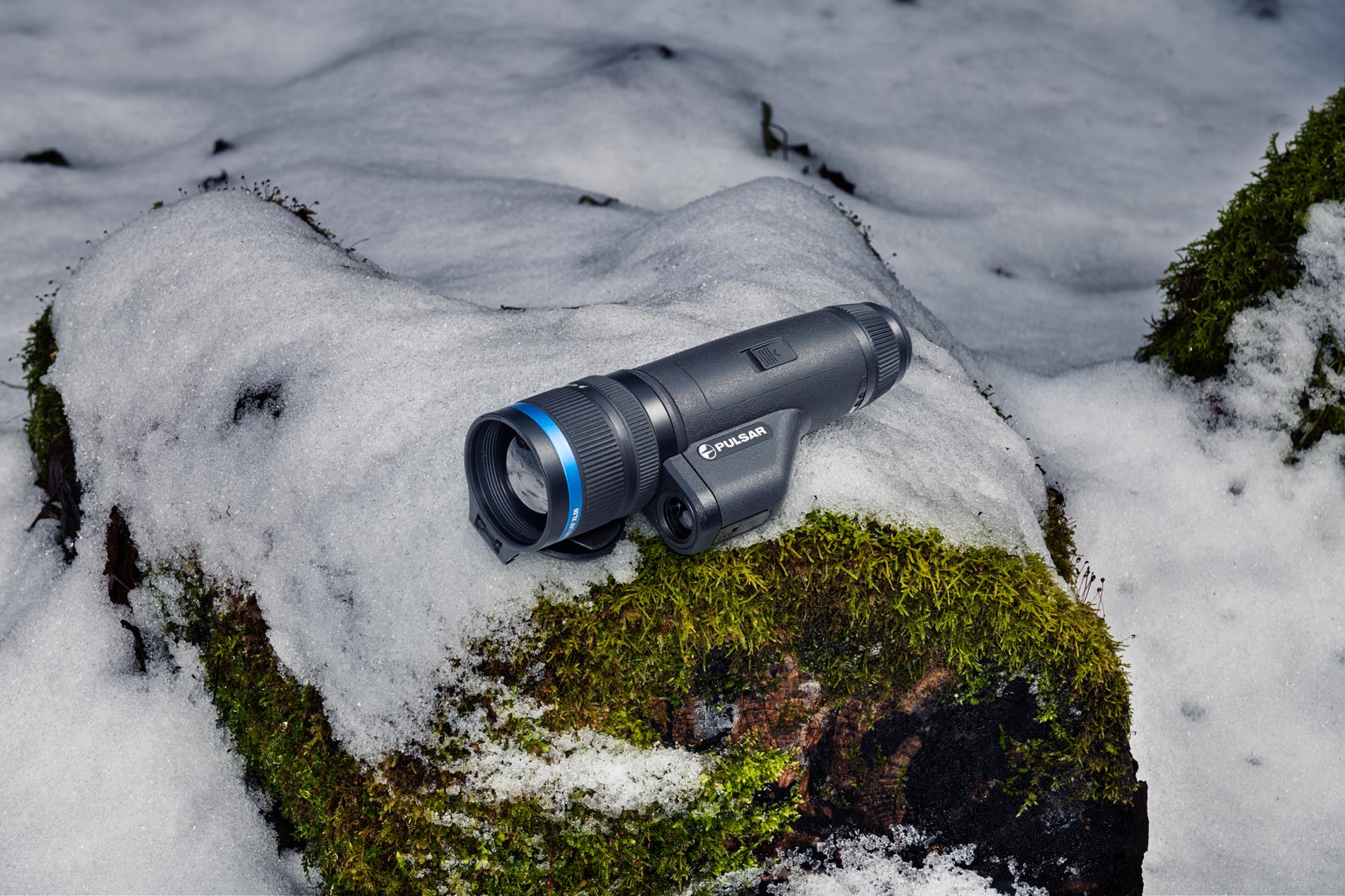 Telos-LRF-XL50-sideways-on-snow